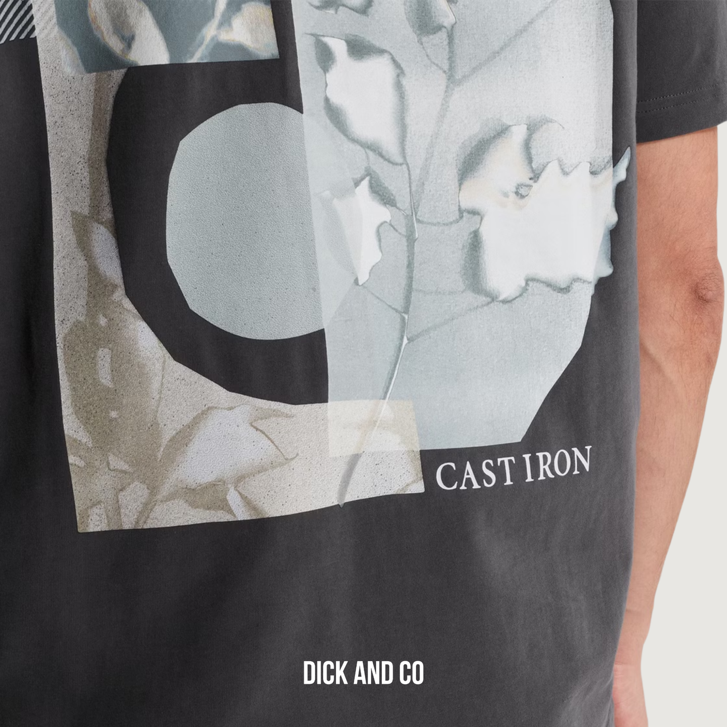 T-shirt met off-placed logo