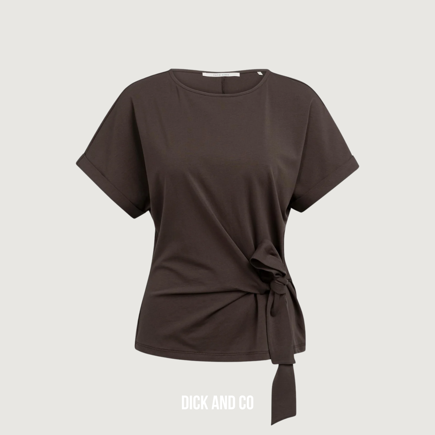 Top met ronde hals en knoopdetail