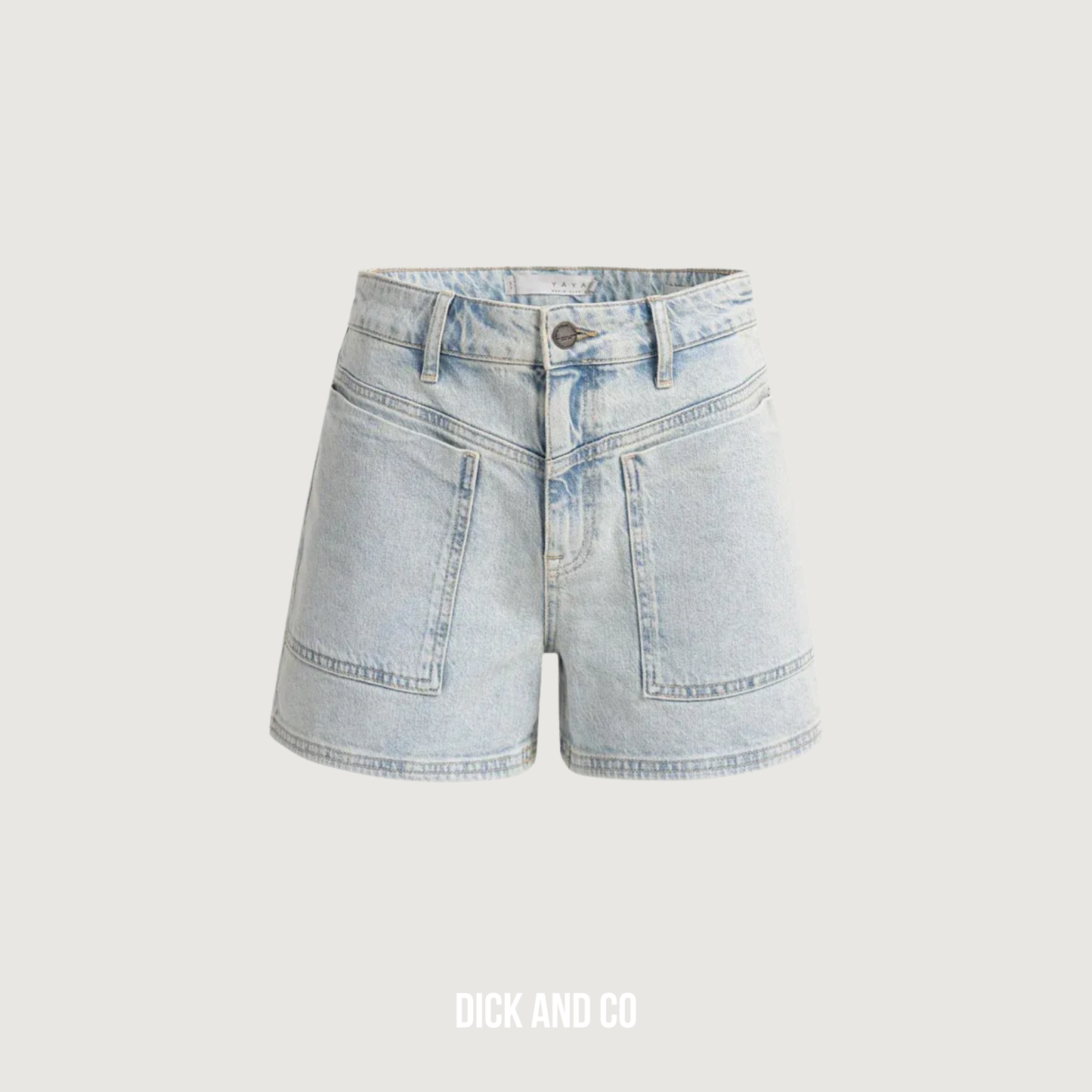 Short met zakdetails en rafelige zoom