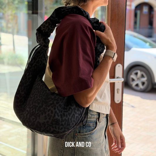 GOT BAG Moon Bag Ruffle tas in de kleur zwart (cat shark black)