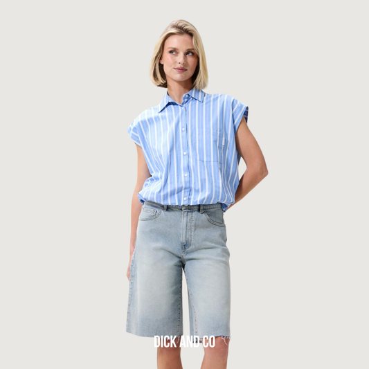 CATWALK JUNKIE Sleeveless tuck in blouse in de kleur blauw (brunnera blue)