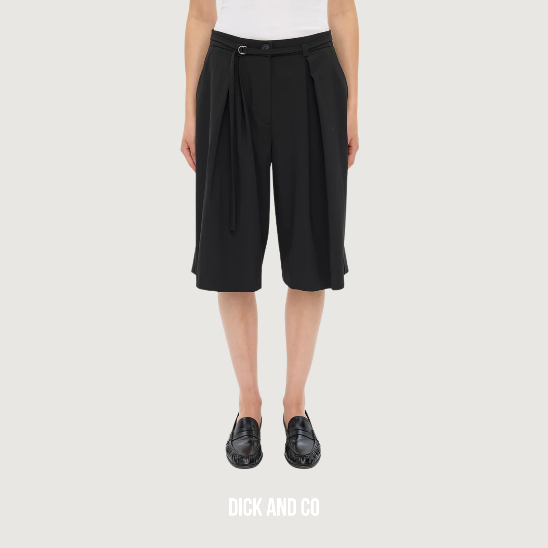 FIVE UNITS LanaFV short in de kleur zwart (black)