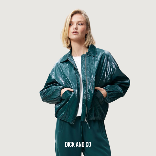 Jas met tuck in effect