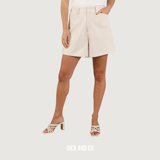 NUKUS Dahlia short in de kleur beige (sand)