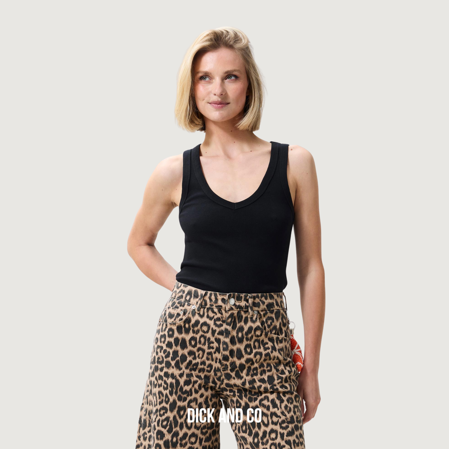 CATWALK JUNKIE Vneck rib singlet in de kleur zwart (black)