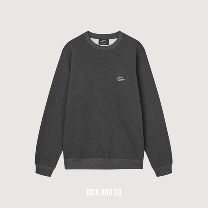 MADS NORGAARD Standard Crew Logo sweater in de kleur grijs (dark grey melange)