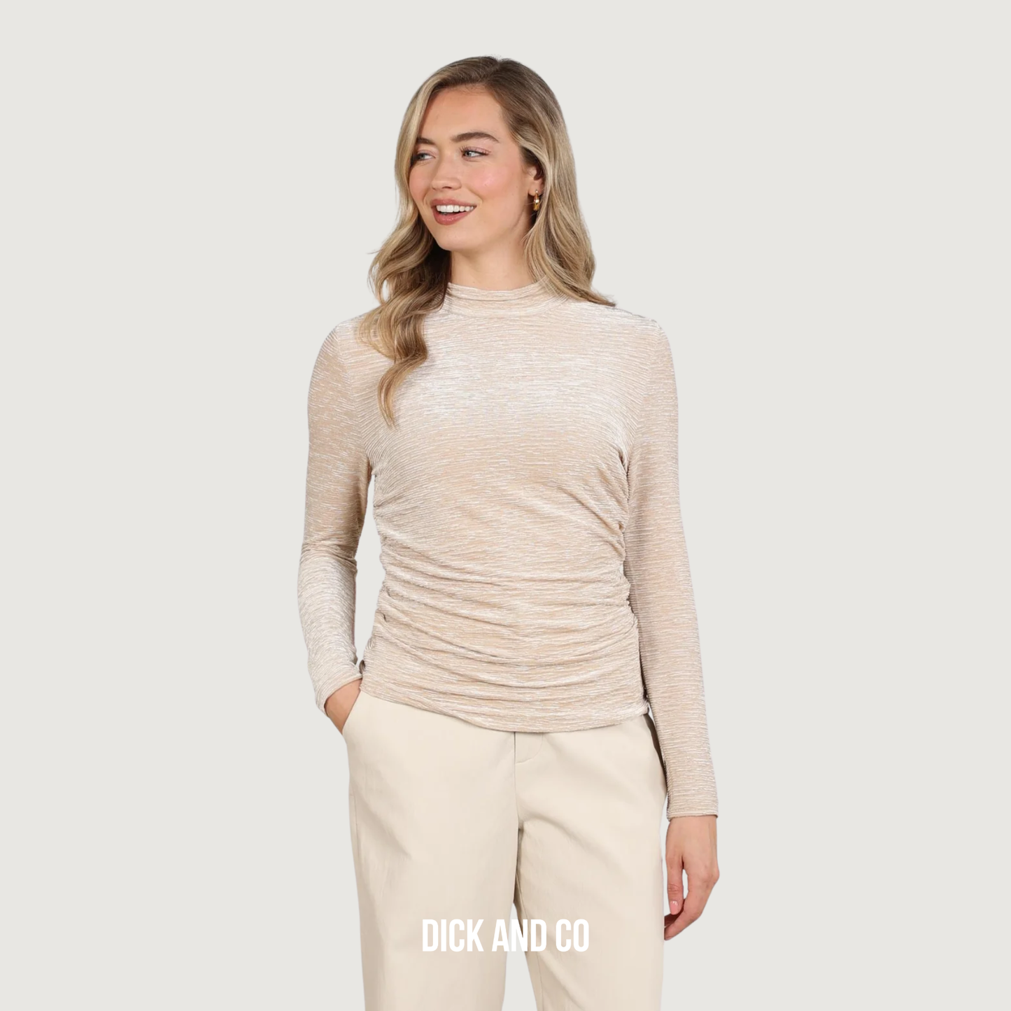 NUKUS Gracie top in de kleur beige (sand)