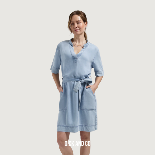 FLORÈZ Kayley dress jurk in de kleur blauw (light blue)