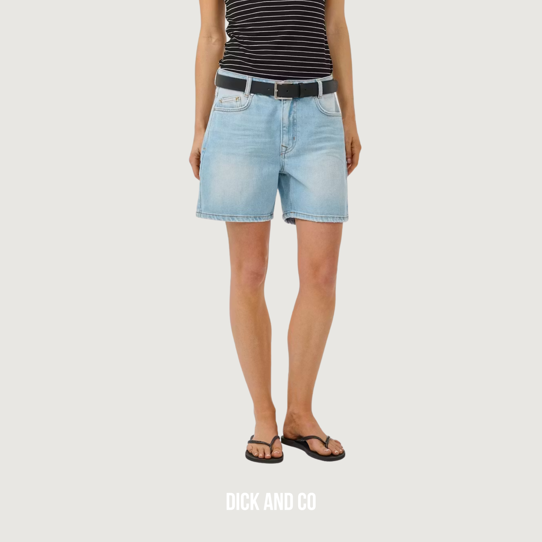 MY ESSENTIAL WARDROBE LucyMW Denim short in de kleur blauw (baby blue wash)
