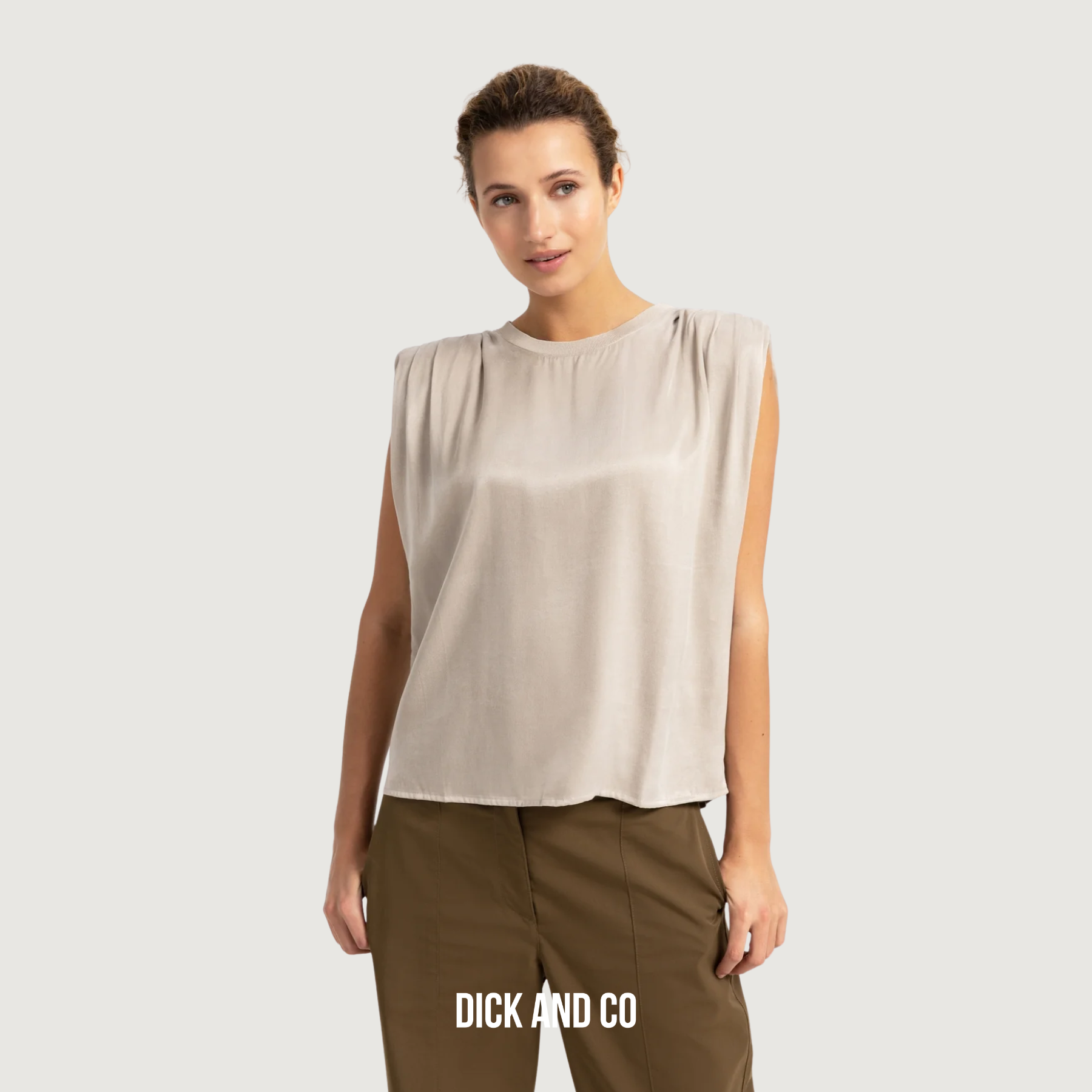 YAYA Mouwloze top met schouderplooien in de kleur beige (pure cashmere grey)
