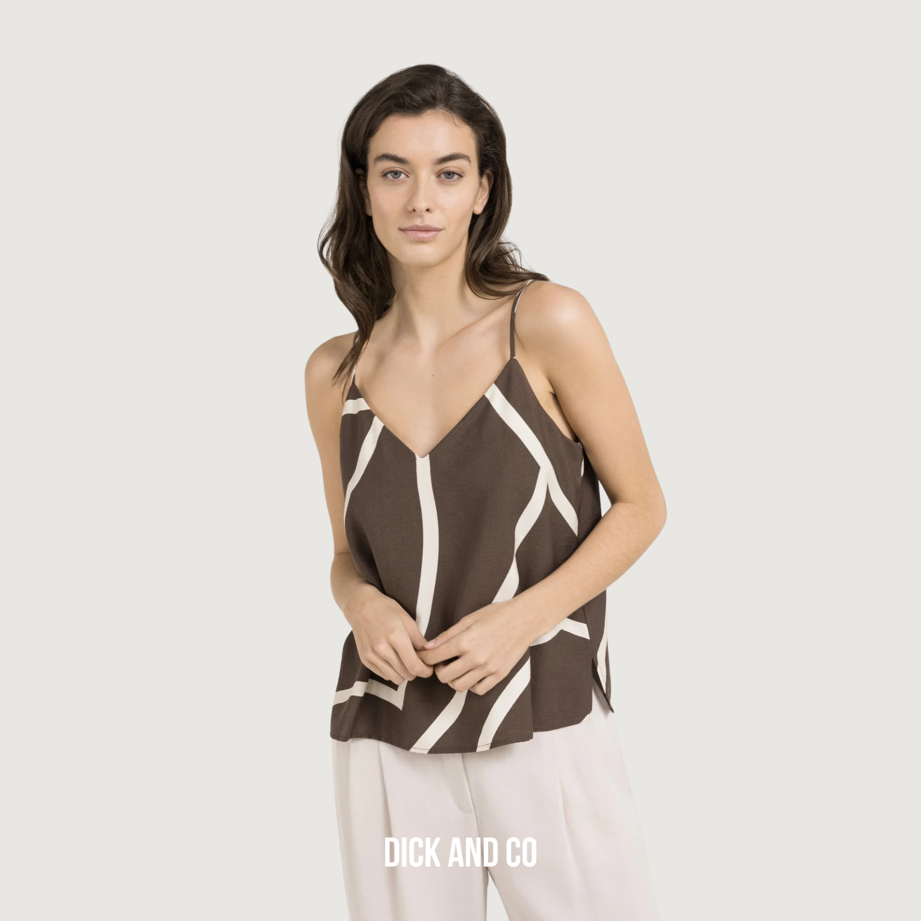 YAYA Singlet met print en V-hals in de kleur bruin (chocolate martini brown dessin)