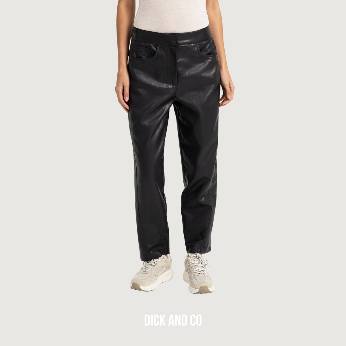 YAYA Broek van imitatieleer met taps toelopende pijpen in de kleur zwart (hole black)