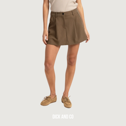 YAYA Mini skort met plooidetail in de kleur bruin (teak brown)