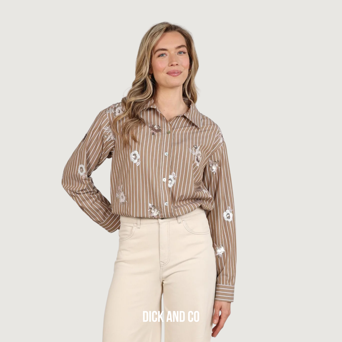 NUKUS Newport blouse Stripe Flower in de kleur beige (taupe/offwhite)