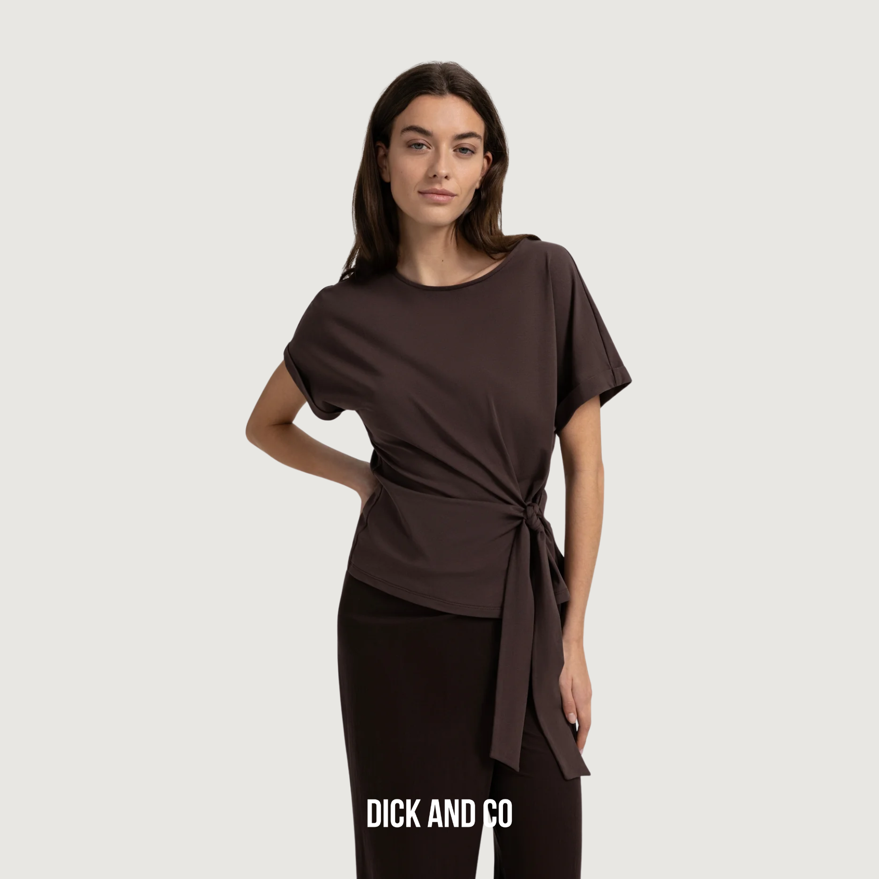 YAYA Top met ronde hals en knoopdetail in de kleur paars (aubergine purple)