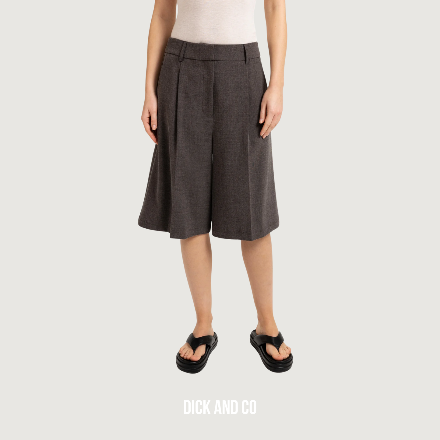YAYA Bermuda met hoge taille en plooien in de kleur bruin (delicioso brown)
