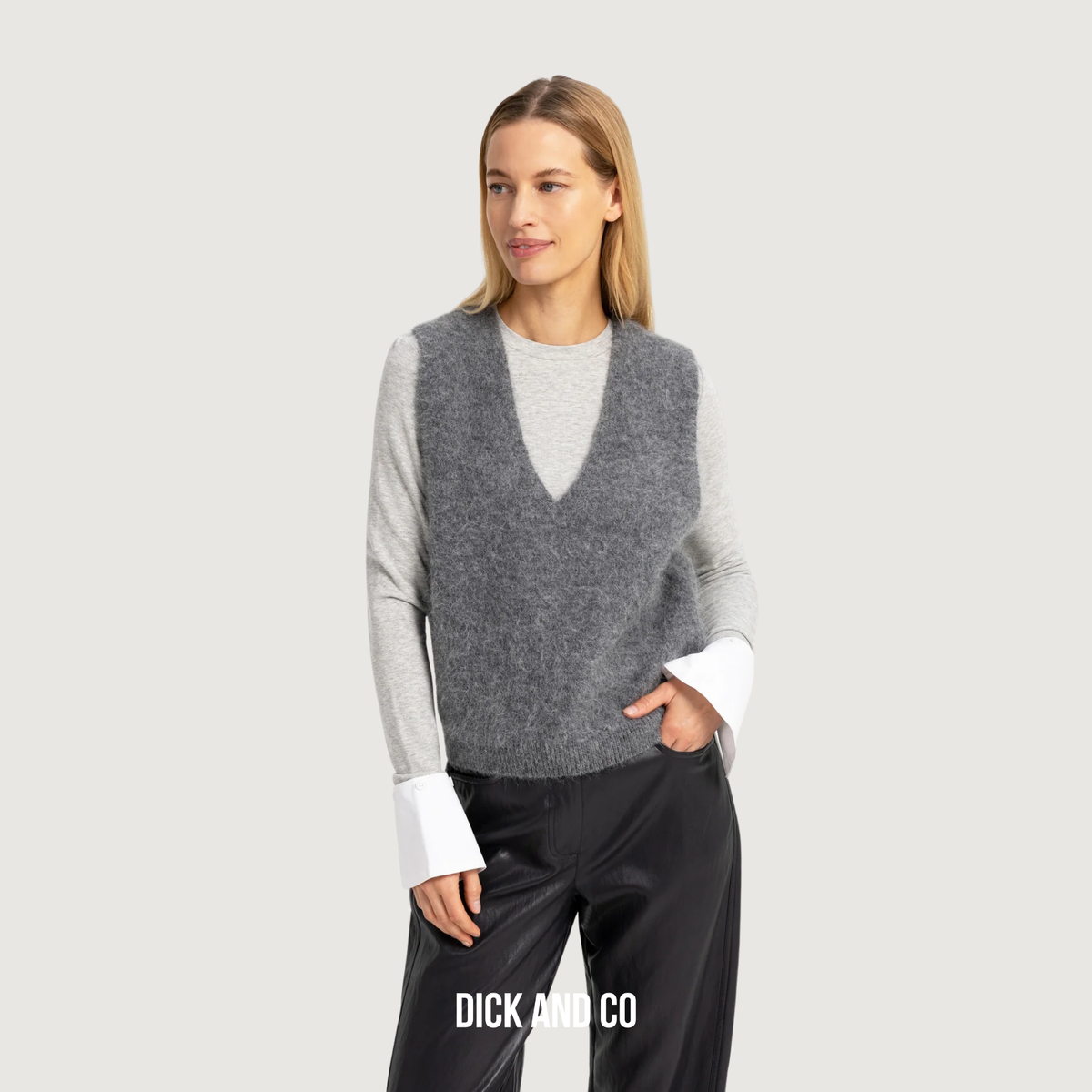 YAYA Zachte gebreide spencer met diepe V-hals in de kleur grijs (grey melange)