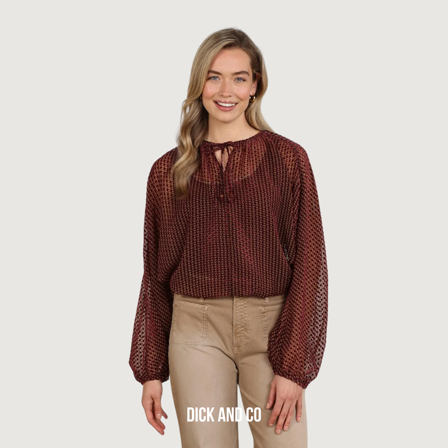 NUKUS Alicia blouse Pattern in de kleur paars (cherry)