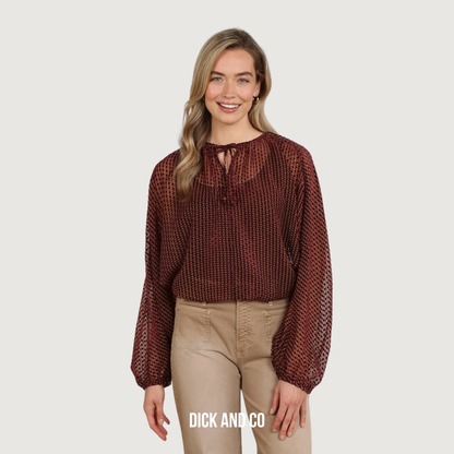 NUKUS Alicia blouse Pattern in de kleur paars (cherry)