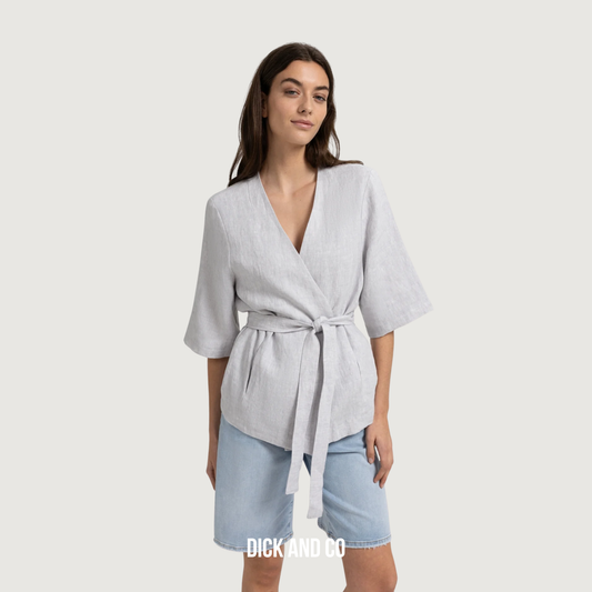 YAYA Linnen wikkeljasje met strikceintuur in de kleur grijs (alabaster gray melange)
