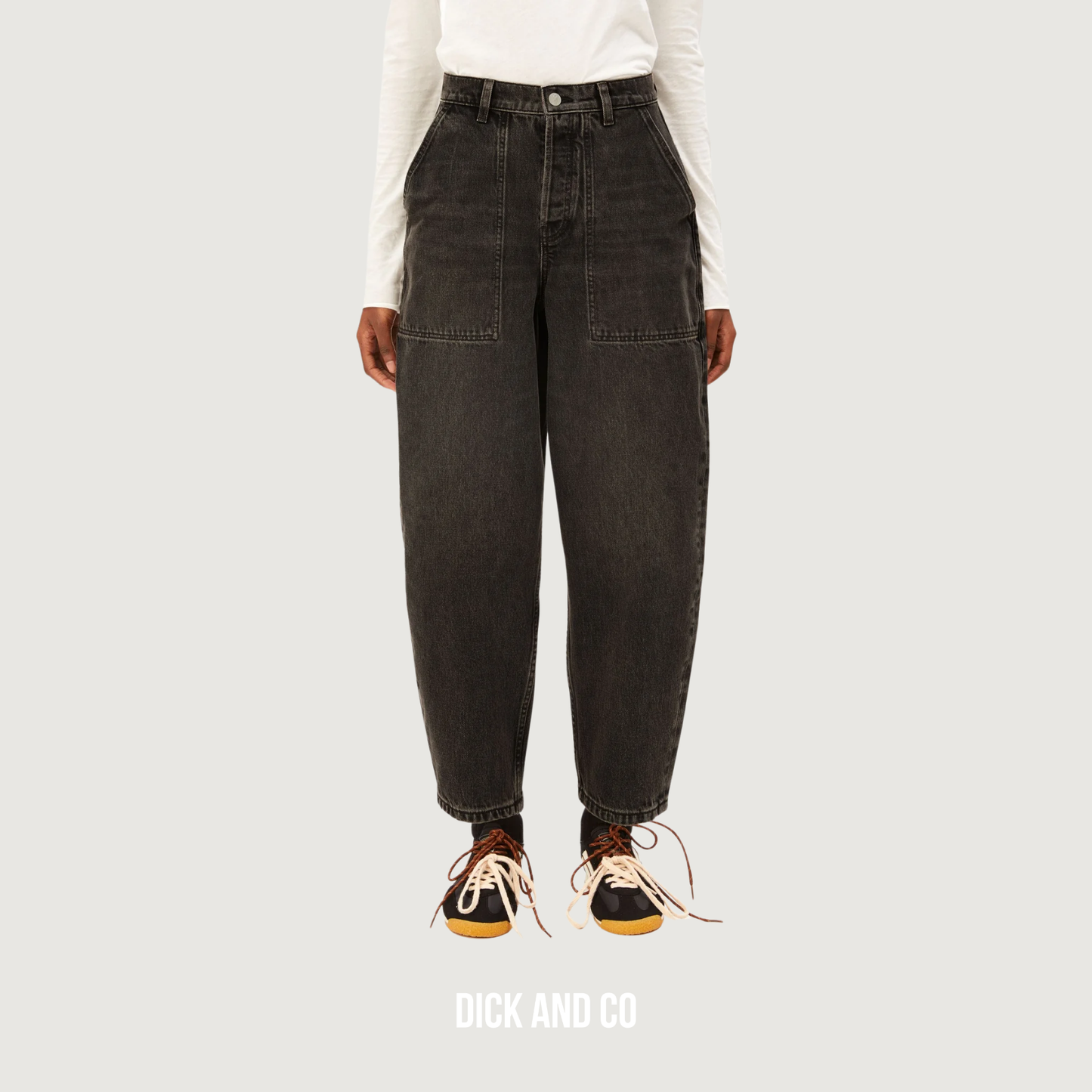 ARMED ANGELS Baarly High Worker Barrel Jeans denims / 5 pockets in de kleur zwart (nutmeg)