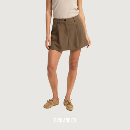YAYA Mini skort met plooidetail in de kleur bruin (teak brown)