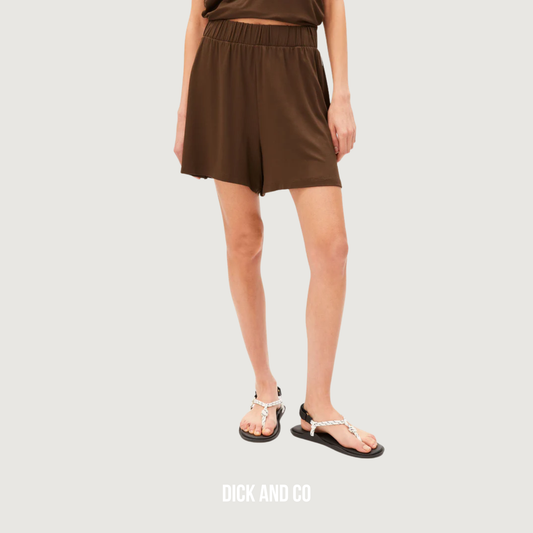 ARMED ANGELS Relaxed Jersey short in de kleur beige (dried palm)