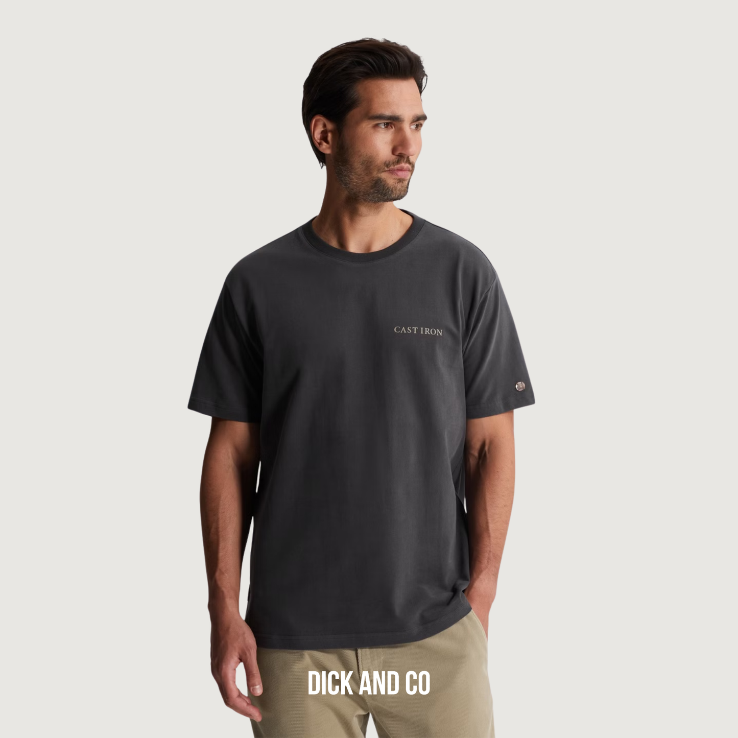 T-shirt met off-placed logo