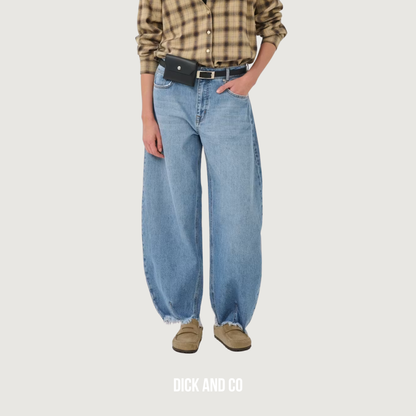 MY ESSENTIAL WARDROBE LucyMW Loose Barrel Jeans in de kleur blauw (medium blue wash)