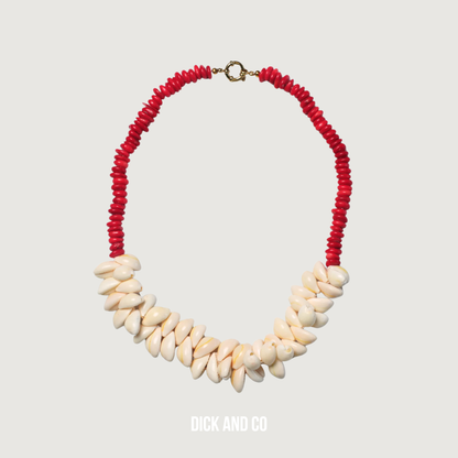 BONNIE STUDIOS Luc Rode Schelpen Ketting in de kleur rood (red)