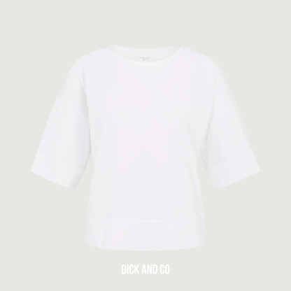 YAYA Fijngebreid oversized t-shirt met boothals in de kleur wit (pure white)