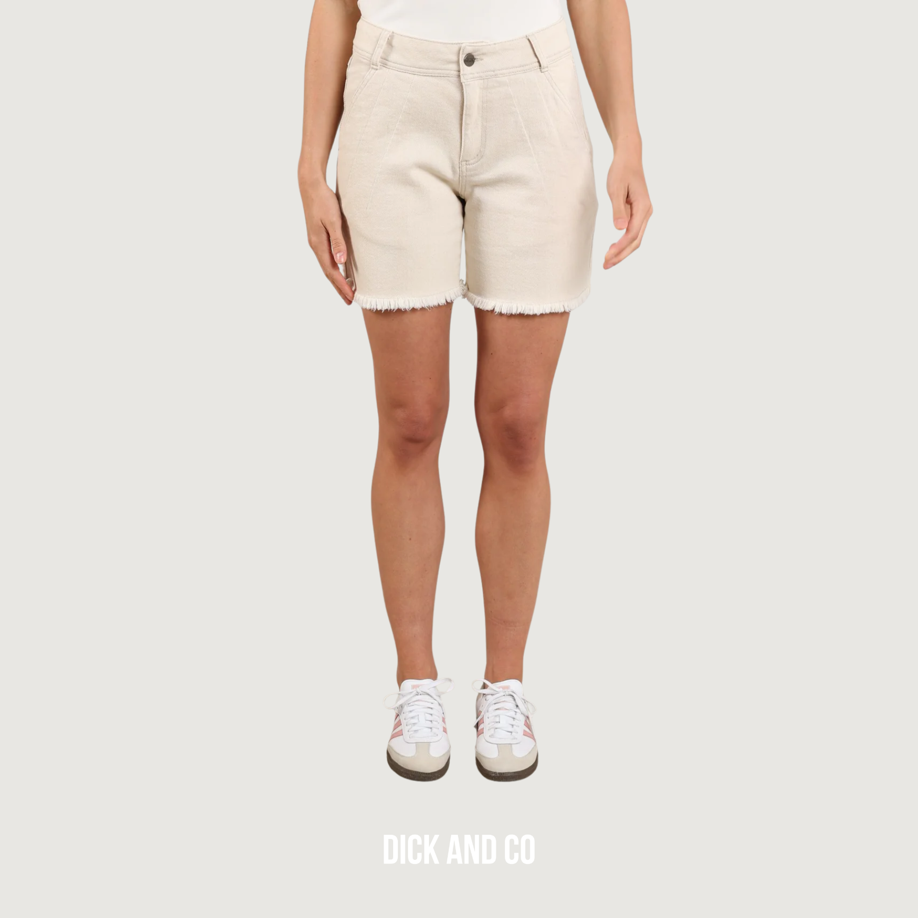 NUKUS Tanya short Ruffle in de kleur wit (off white)