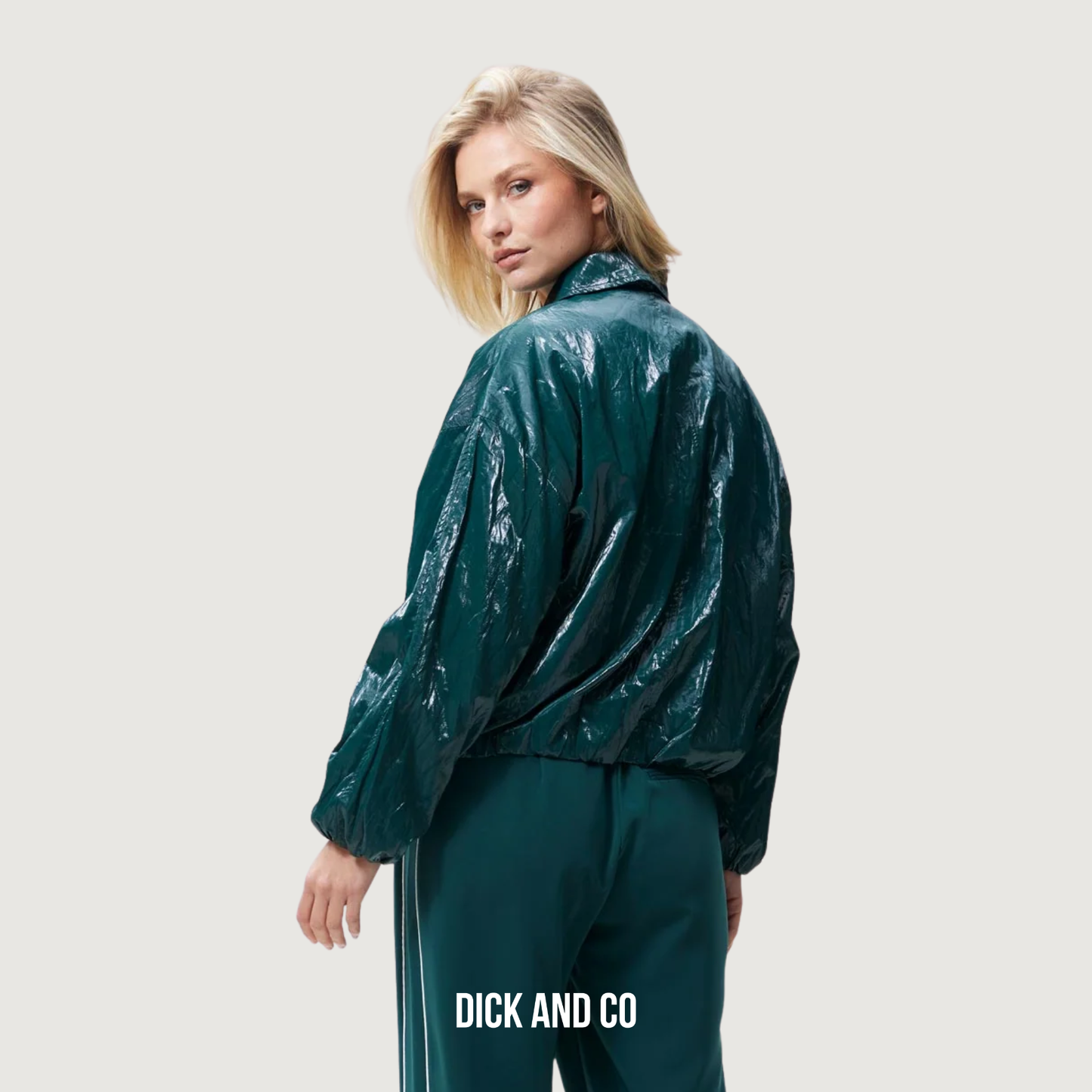 Jas met tuck in effect