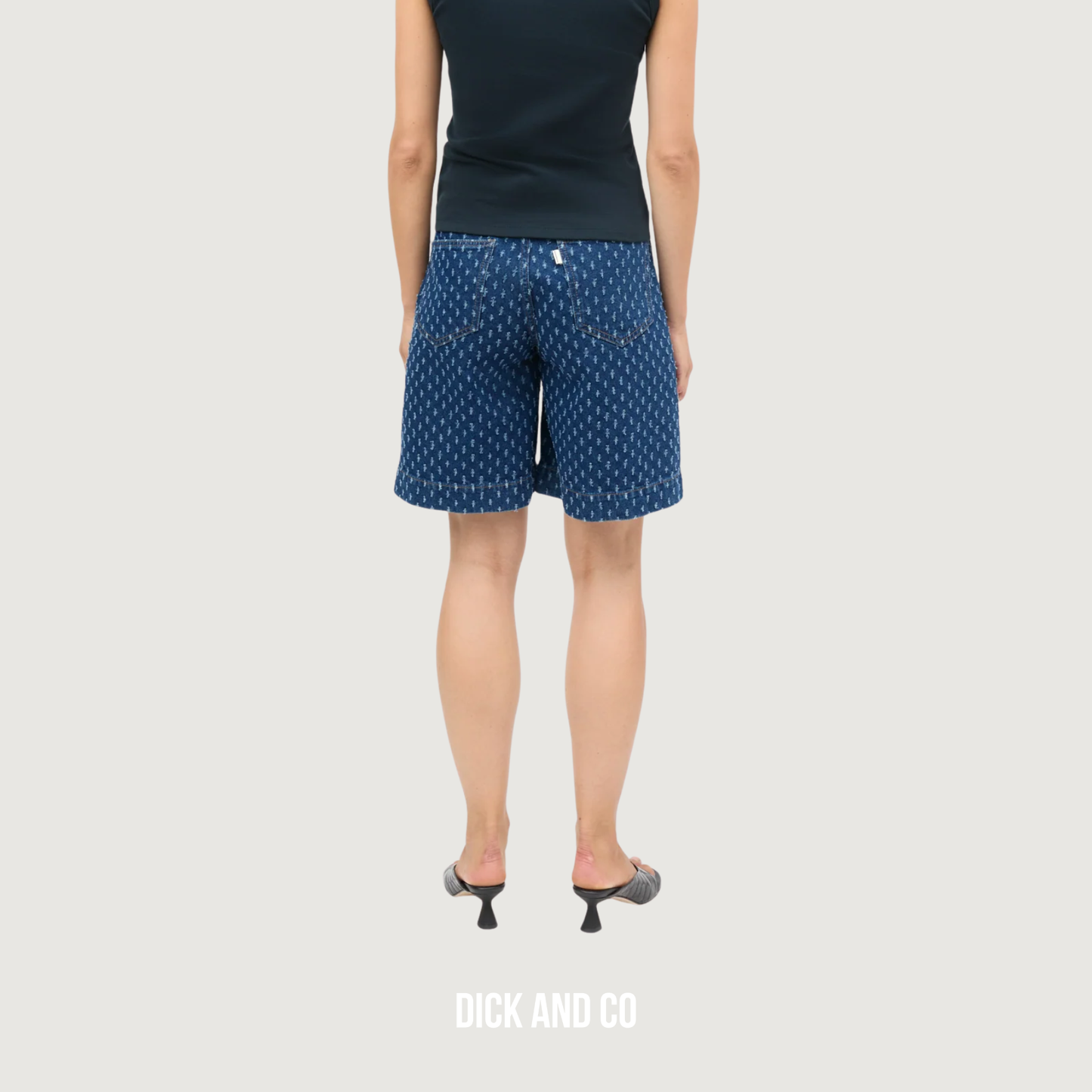 Standard Taylor Swatshirt