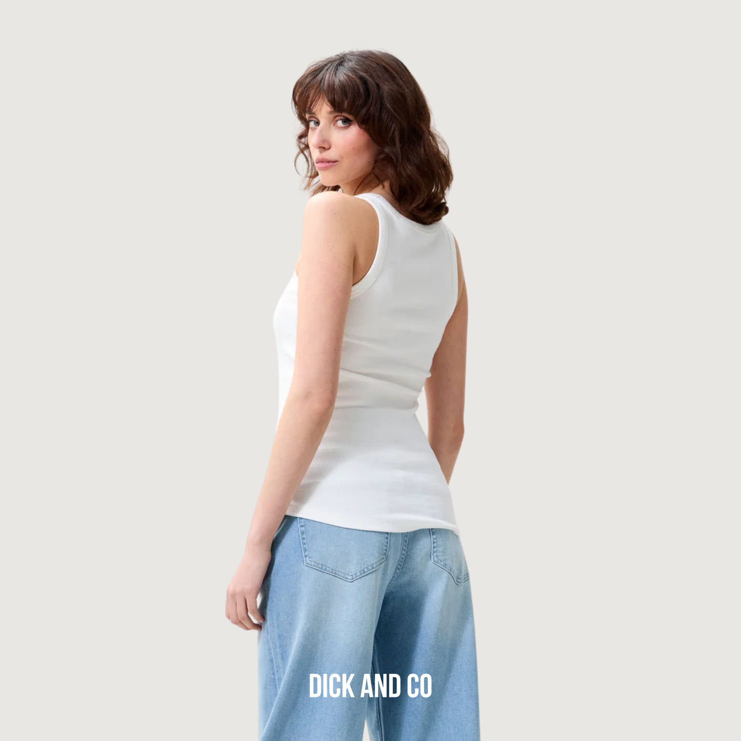 Scoop neck rib singlet