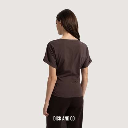 Top met ronde hals en knoopdetail