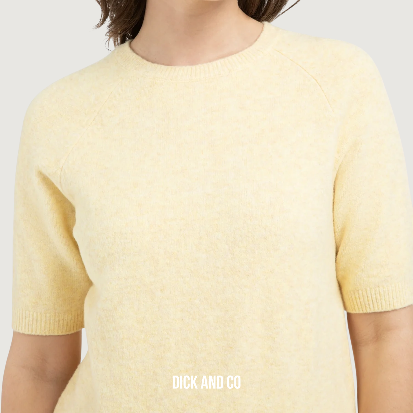 Zachte trui met korte mouwen