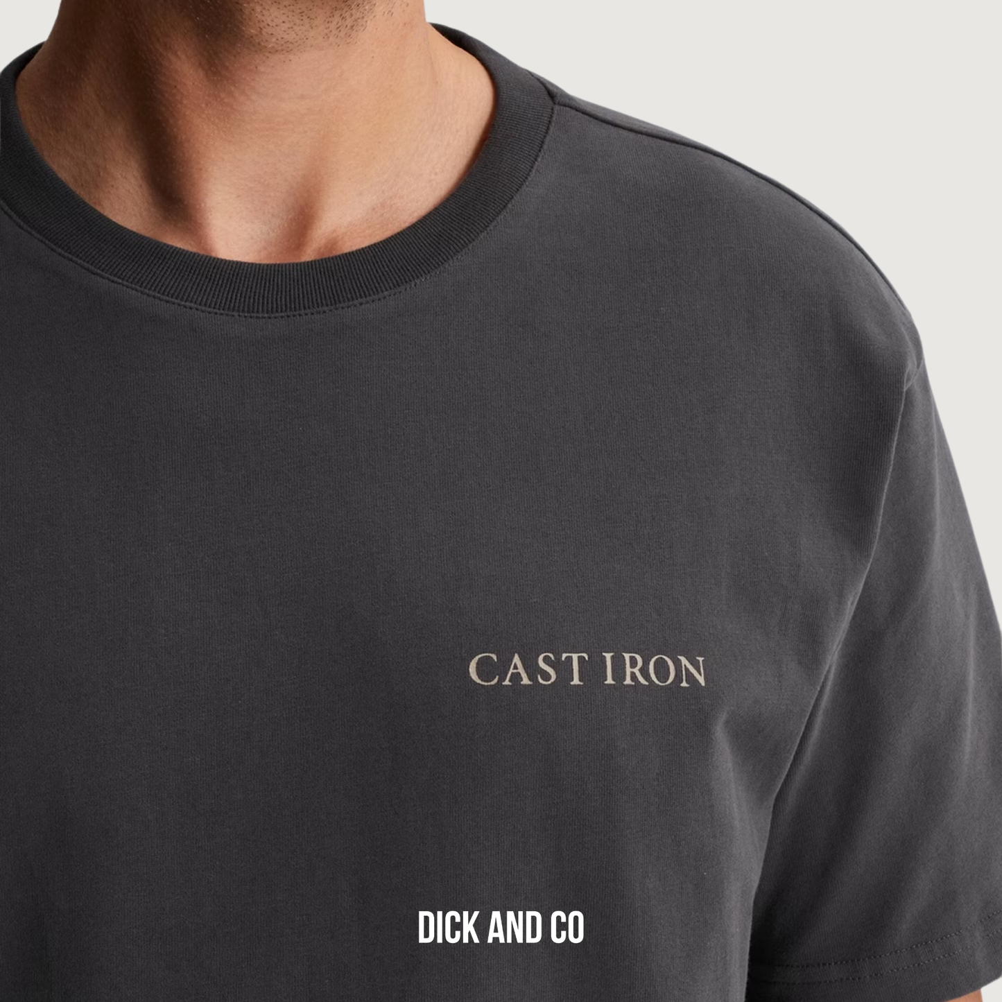 T-shirt met off-placed logo