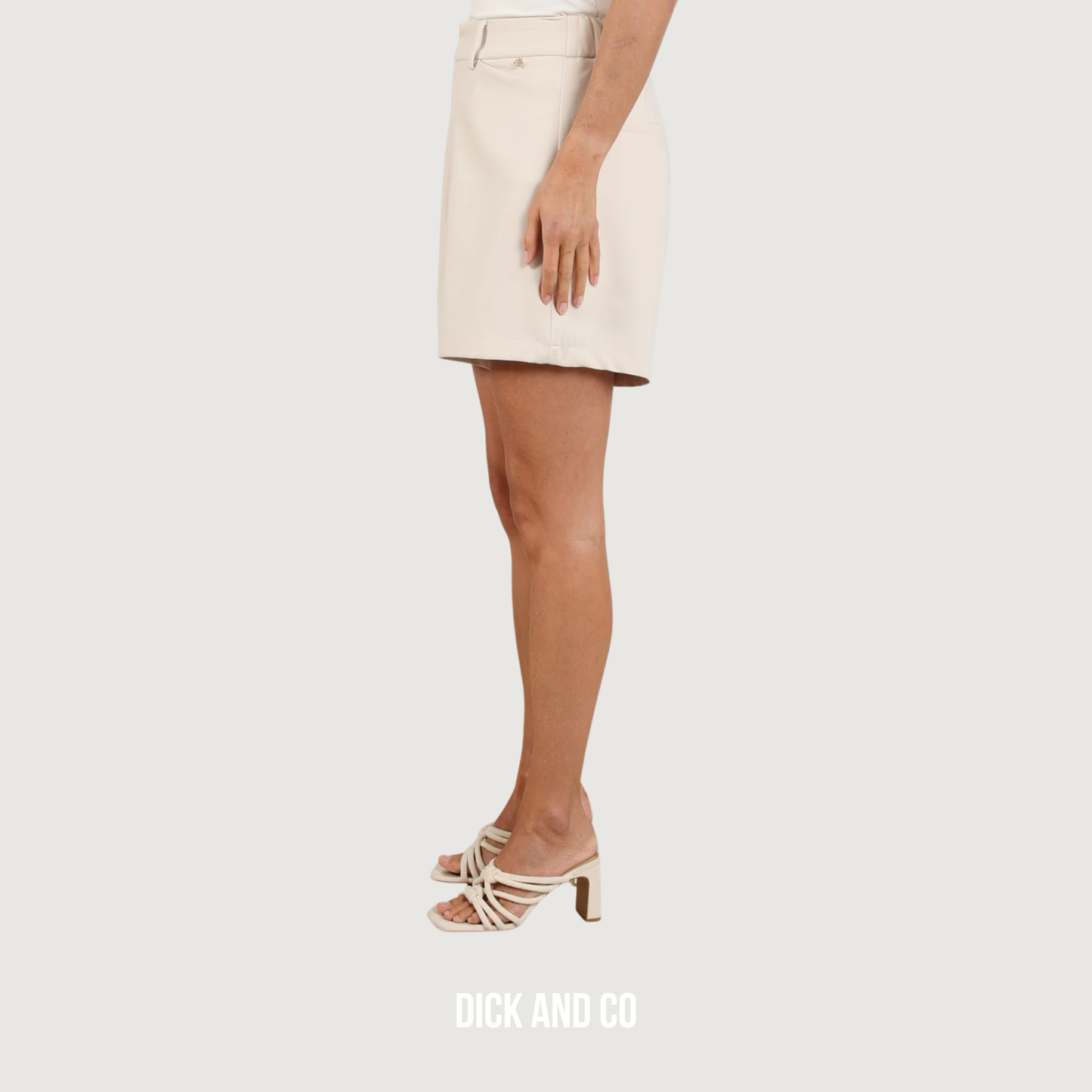 Dahlia short