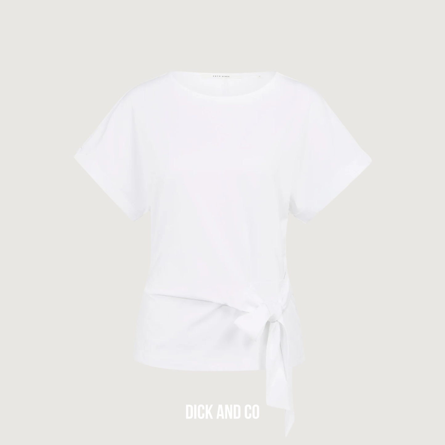 Top met ronde hals en knoopdetail