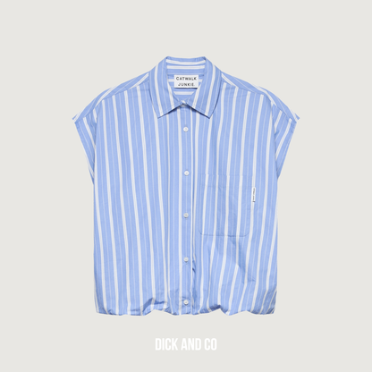 Sleeveless tuck in blouse