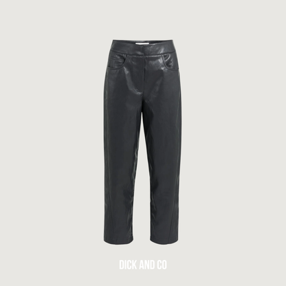 Broek van imitatieleer met taps toelopende pijpen