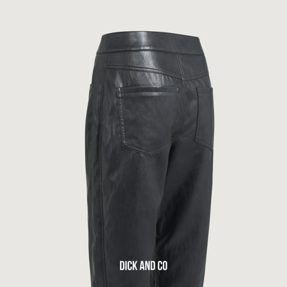 Broek van imitatieleer met taps toelopende pijpen