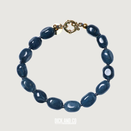 BONNIE STUDIOS Bobby Blue armband in Blue (blauw), vrijstaand vooraanzicht
