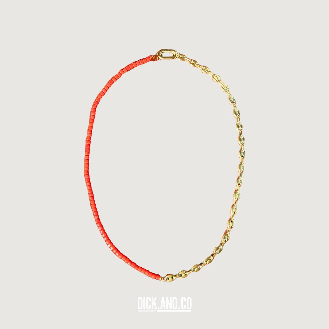 BONNIE STUDIOS Moos Red Gold ketting in Rood, vrijstaand vooraanzicht