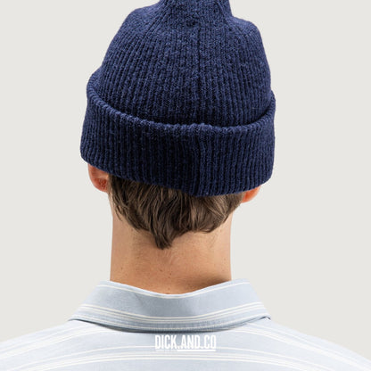 BUTCHER OF BLUE Army Wool Hook Beanie in Alaska Blue (blauw), gedragen door een model, achteraanzicht