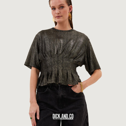 BY-BAR Diva metallic top in Goud, gedragen door een model, vooraanzicht