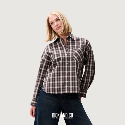 CATWALK JUNKIE Check blouse with triangle scarf in Bruin, gedragen door een model, vooraanzicht