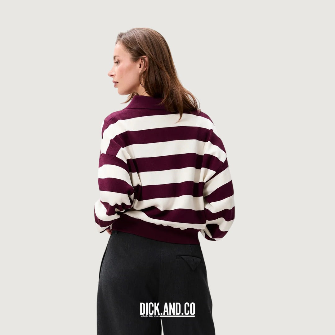 CATWALK JUNKIE Knitted polo in Rood, gedragen door een model, achteraanzicht