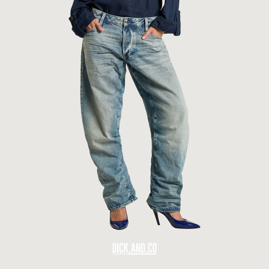 G-STAR Arc Loose Jeans in Blauw, gedragen door een model, vooraanzicht